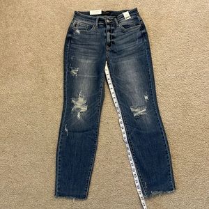Judy Blue high waisted, distressed relaxed fit size 3/26